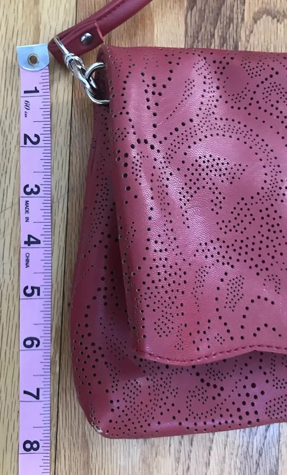 Bolsa tote BUCO vermelha escura floral couro vegano clutch recortada em excelente estado usado - Imagem 2 de 4