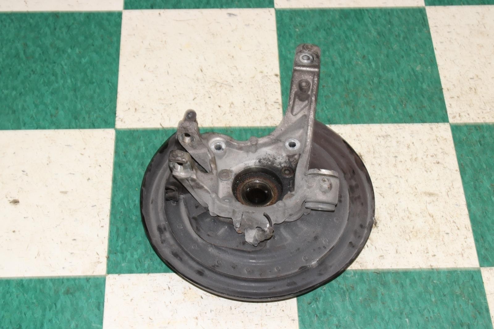 13-18 Flying Spur Right RH Passenger Side Rear Spindle Hub Knuckle Unit OEM OE
