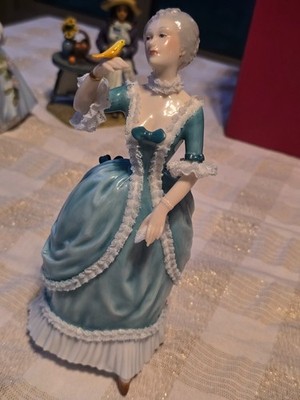 1985 FRANKLIN MINT Porcelain Women With Bird  Figurine ''A Song for Gabrielle''
