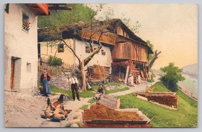 Almhütte Bauernhof Szene Hühner Menschen Tirol Österreich oder Schweiz Postkarte