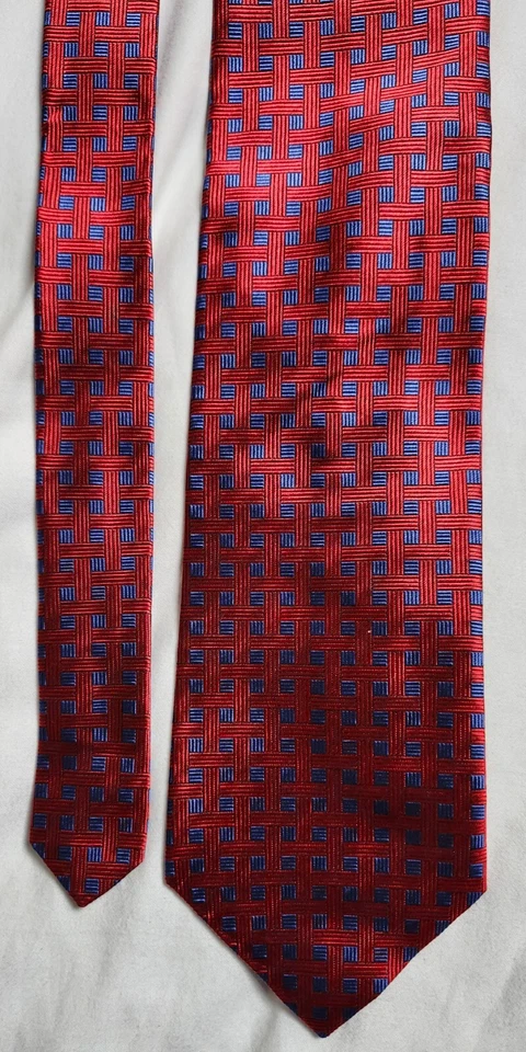 Corbata XMI Platinum para hombre a cuadros rojos toda seda hecha a mano en EE. UU. Foto 3 de 4