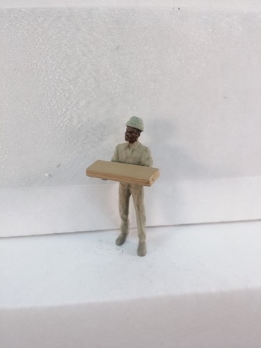 Arttista 1368 Man Roofer Carrying Shingles O Scale Figures Model Arttista 1368 Man Roofer Carrying Shingles O Scale Figures Model
