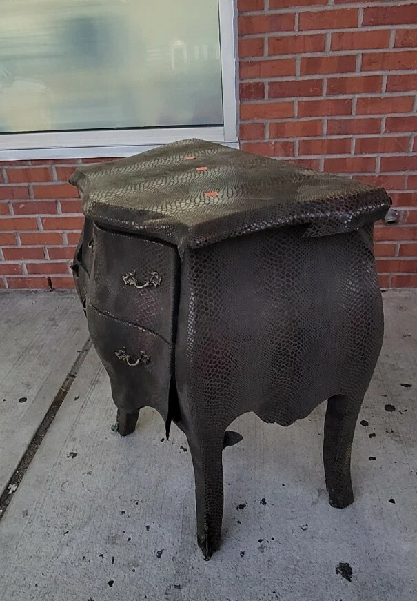 Par de Cómodas Bomba Estilo Luis XV Rapeadas en Piel de Serpiente Sintética Verde Oliva Foto 2 de 2