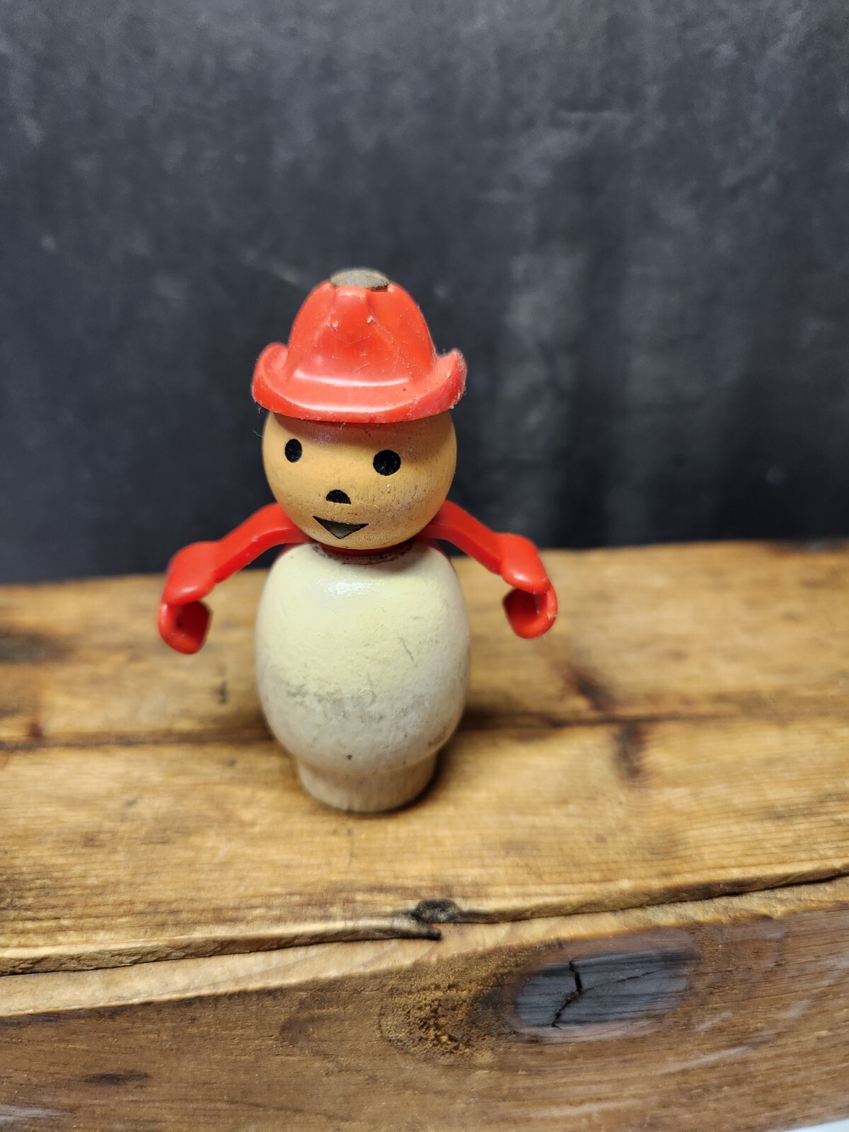 VINTAGE FISHER PRICE LARGE SIZE FIRE FIGHTER WOODEN LITTLE PEOPLE