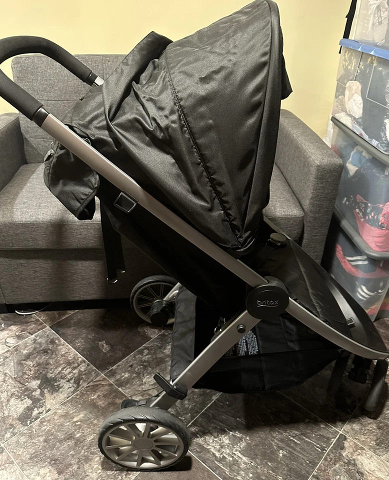 Britax B-lively Stroller in Black - Image 3 of 4