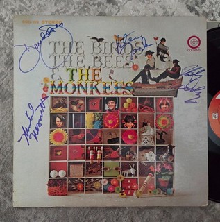 Monkees BEAUTIFULLY FULL BAND SIGNED 'THE BIRDS THE BEES AND THE MONKEES' LP!
