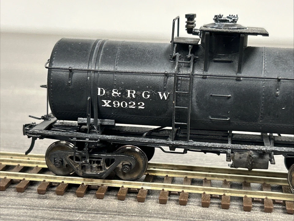 Overland Models HO Brass OMI-1306 D&RGW Auxiliary Water Car #X9022 *Weathered - Image 3 of 4