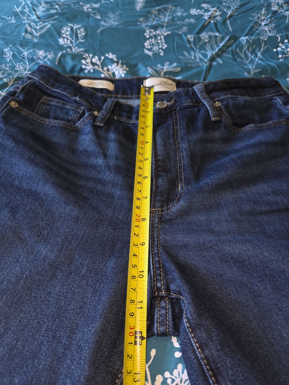 Universal Thread Womans Distressed Blue Jeans Ank… - image 9