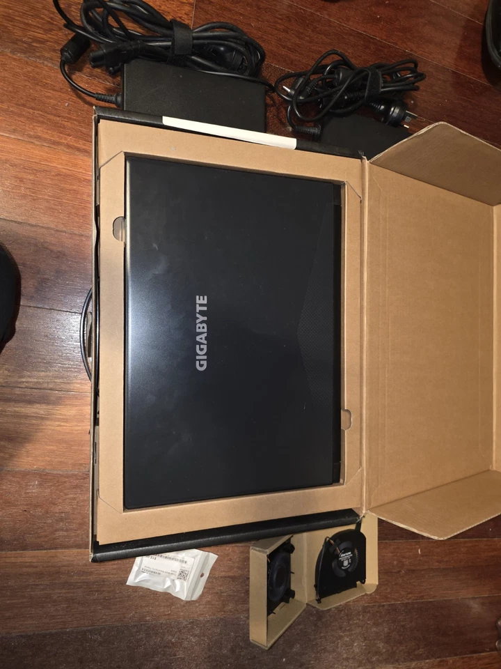 Gigabyte AERO 15 i7-8750H 32GB 1TB SSD RTX2080 15.6" - image 2 of 4