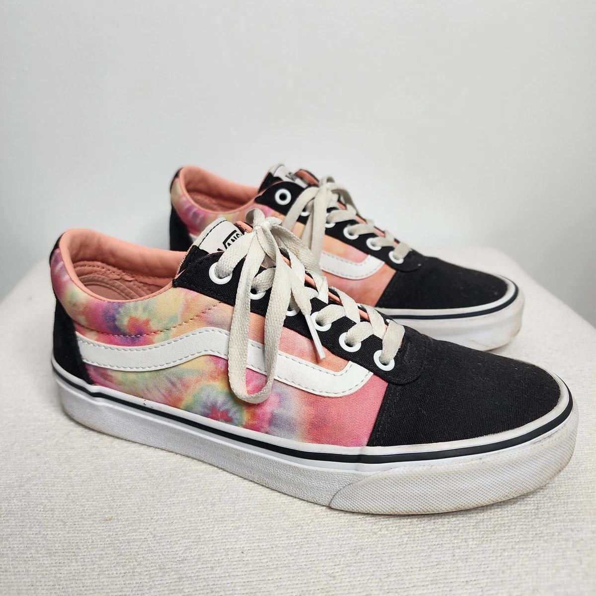 Pink top ward vans