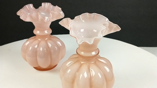 2 Vintage Fenton gerüschte rosa Overlay Melone Glas Vase - Video 1 von 1