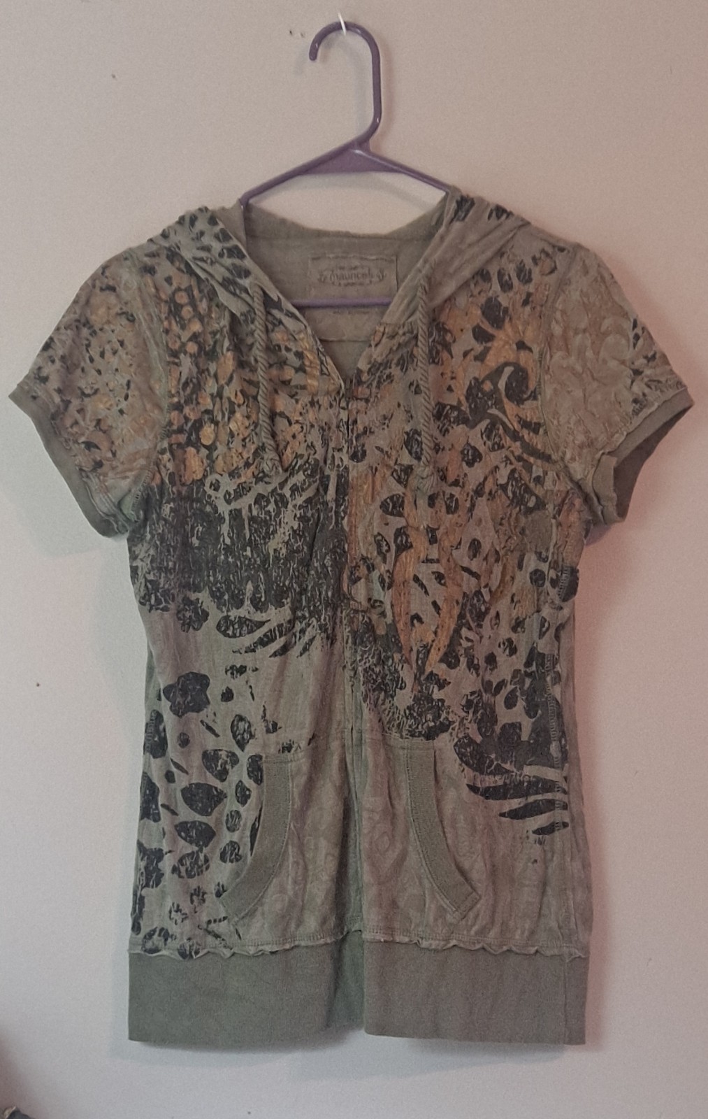 Maurices Hooded Graphic Top Green Short Sleeve Lightweight V-Neck Size L