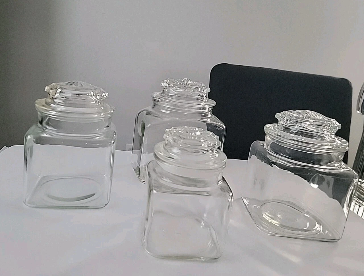 Vintage Set of 4 Clear Glass Apothecary Jars Canisters With Lids Anchor Hocking