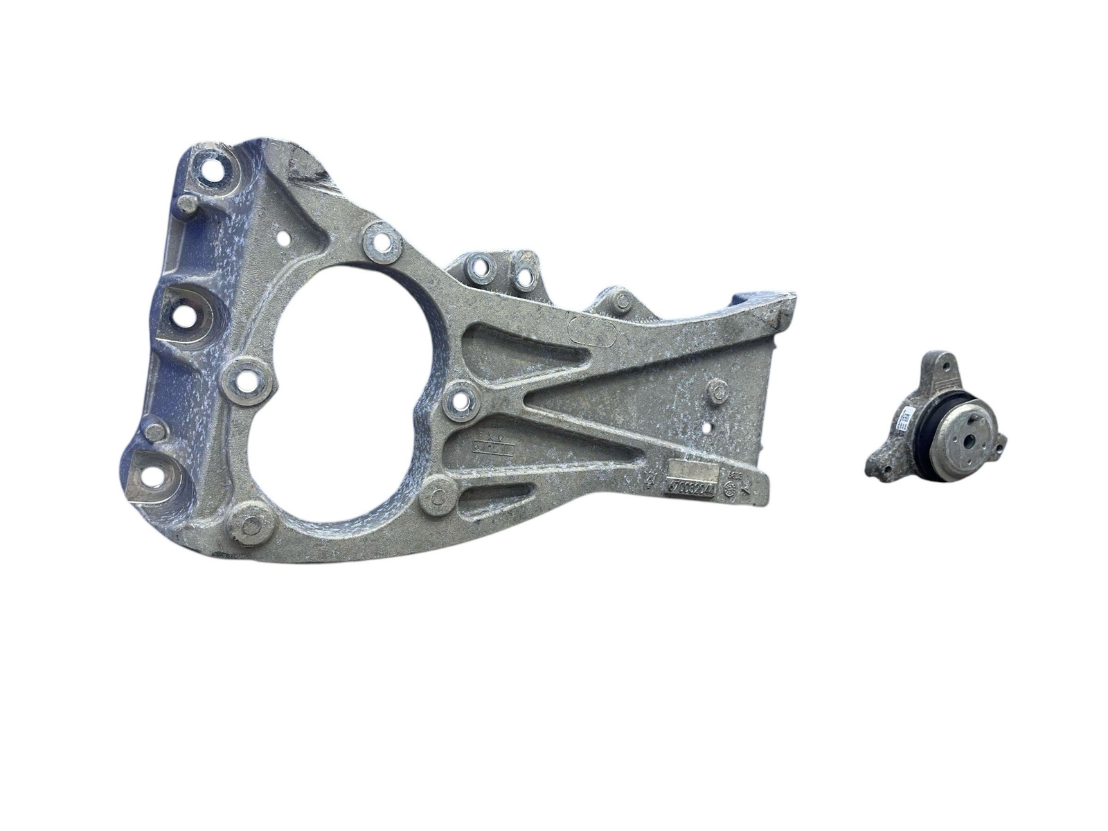 2017-2024 MASERATI LEVANTE AWD 3.0L AUTOMATIC TRANSMISSION SUPPORT MOUNT BRACKET