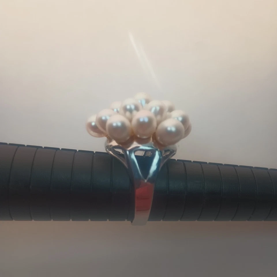 Anel feminino de pérolas de aço inoxidável folheado a ouro 18k tamanho 8,25 - Imagem 4 de 4