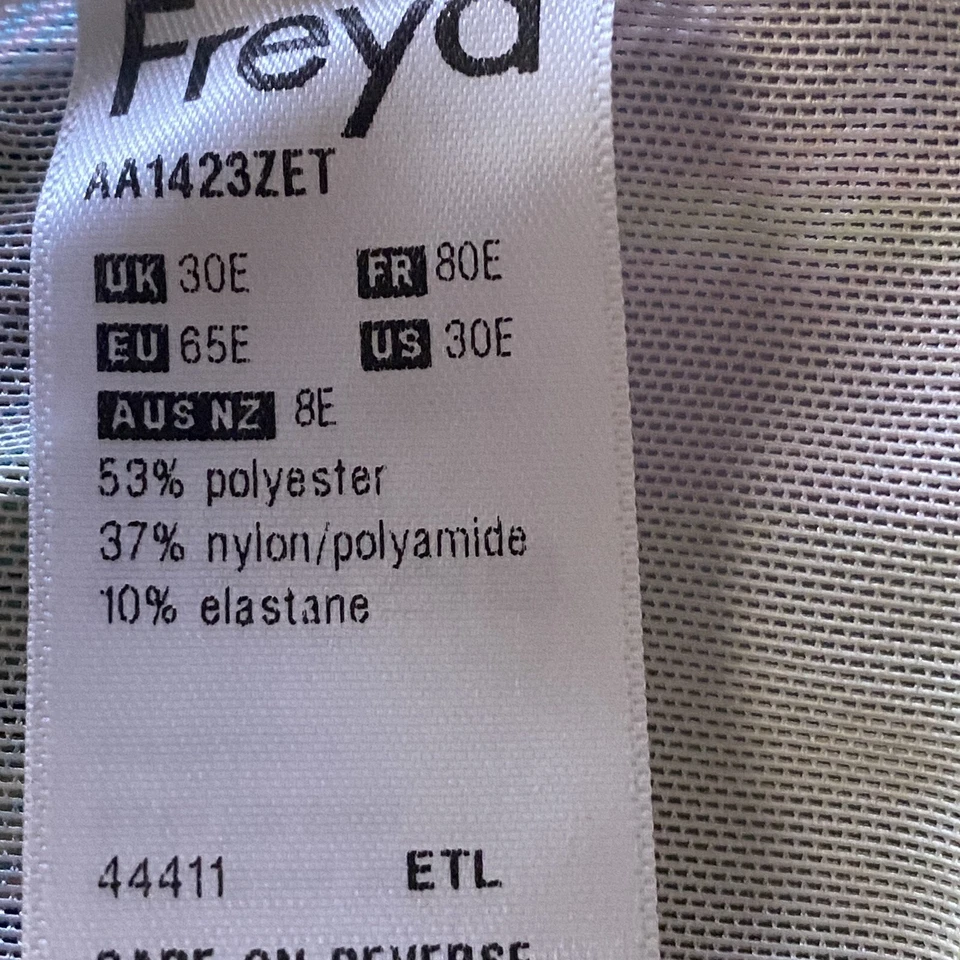 Sujetador Freya acolchado media copa talla 30E color ralladura tiene una pequeña mancha Foto 2 de 4