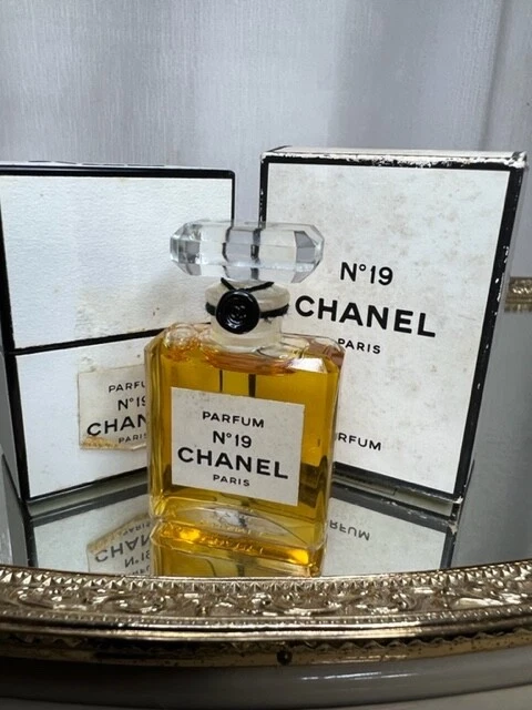 Chanel No 19 pure parfum 7 ml. Rare, vintage original 1970 edition. Sealed