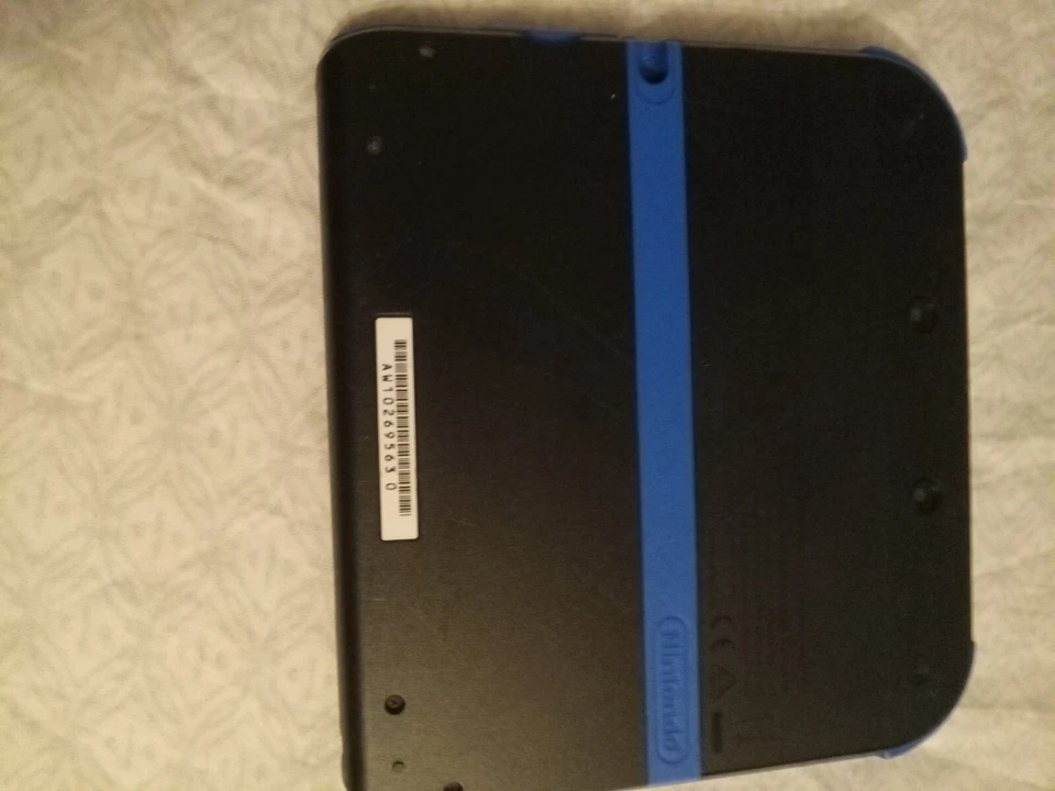 Nintendo 2DS Console Black/Blue w/Official Charger - Image 2 of 4