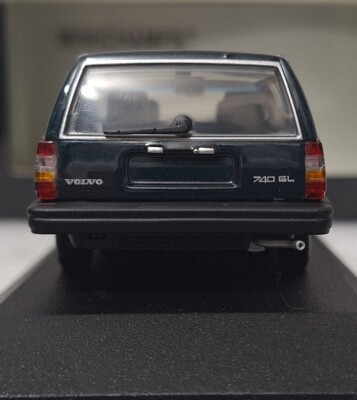 Volvo 740 GL Break 1986 Green Metallic 1:43 Minichamps 400171710