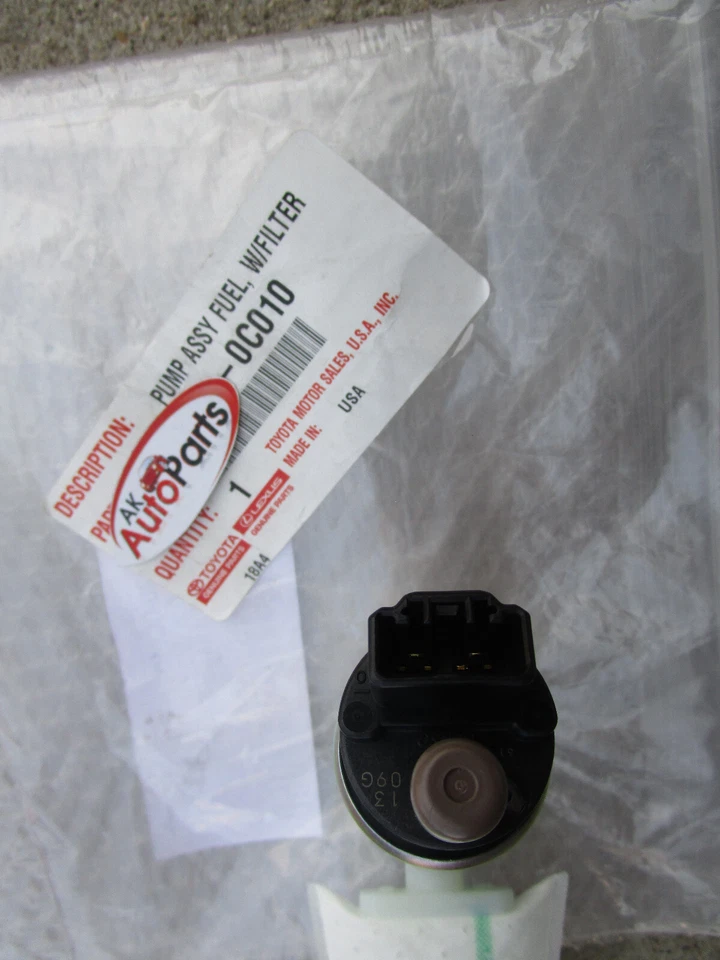 95 - 04 TOYOTA TACOMA 2.4L / 2.7L / 3.4L FUEL PUMP W/ FILTER OEM BRAND NEW - Image 4 of 4