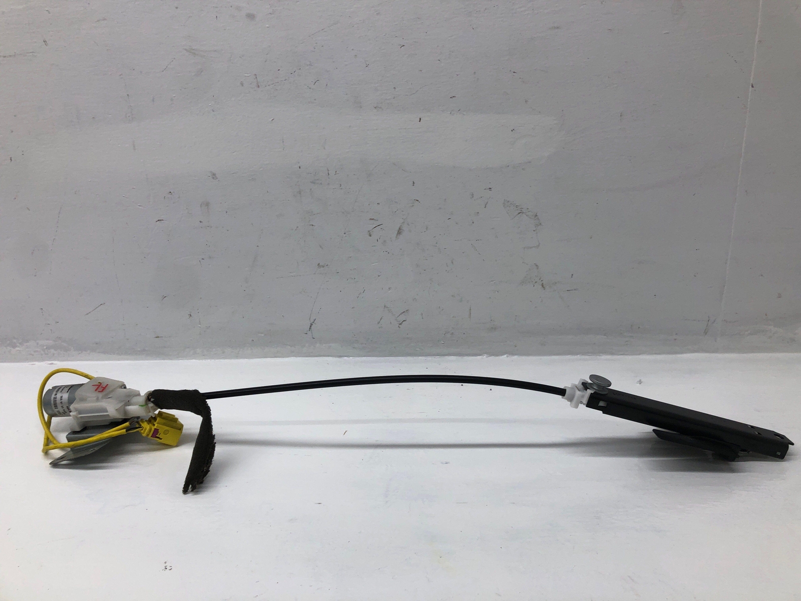 2006-2012 BENTLEY CONTINENTAL FRONT LH SEATBELT HEIGHT ADJUSTER MOTOR 560973354D