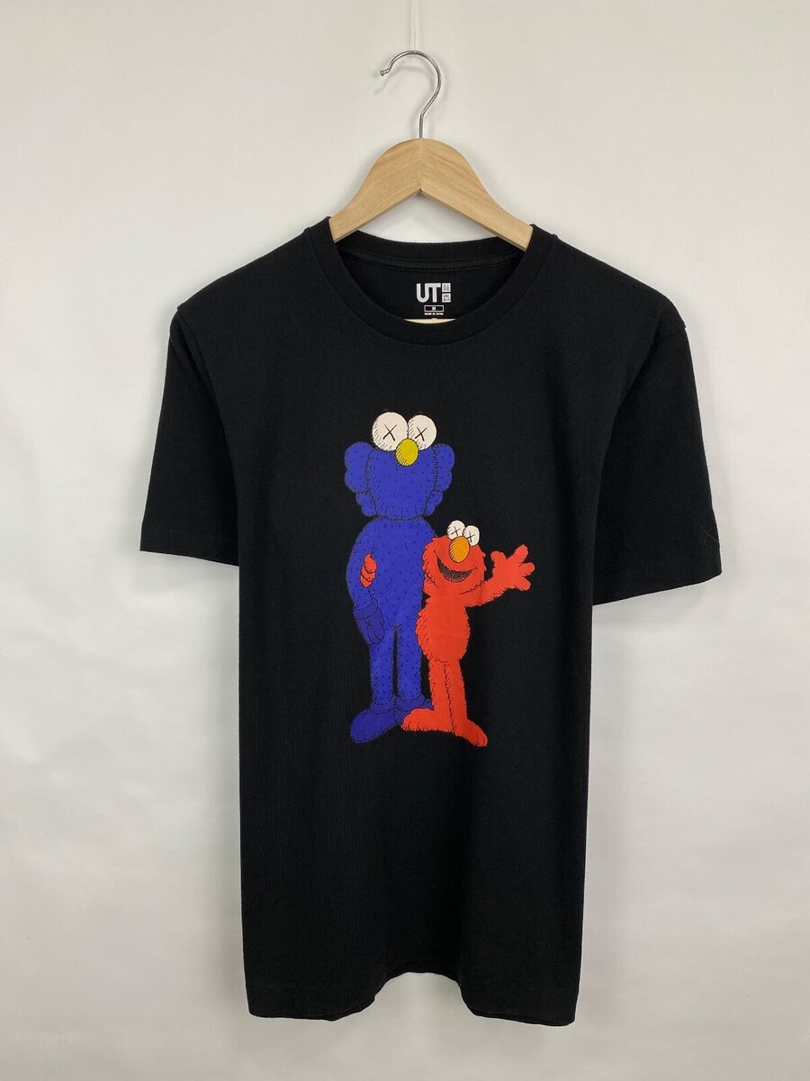 🇺🇸 Uniqlo Kaws t-shirt rare retro Y2K size M color black 🇺🇸 Uniqlo Kaws t-shirt rare retro Y2K size M color black