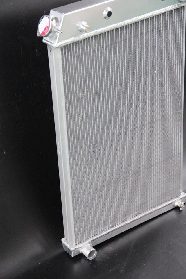 Radiador de aluminio de 3 filas para Chevy C/K C10 C20 C30 K10 K20 GMC C15 CC716 1973-87 Foto 3 de 4