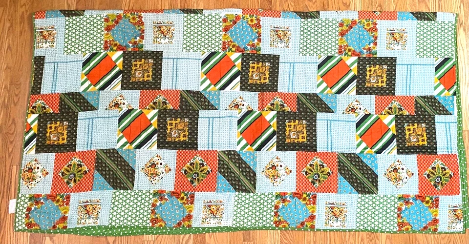 Colcha edredón reversible verde blanco lunares retazos 81x83 India Foto 2 de 4