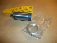 Balluff Proximity Sensor BESM30MG1-PSC40F-S04G   10-30v   NEW