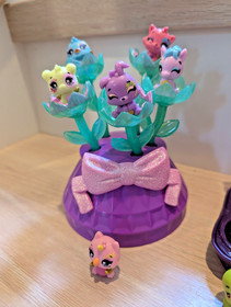 30 Hatchimals lot, includes Easter collection and all you see here.