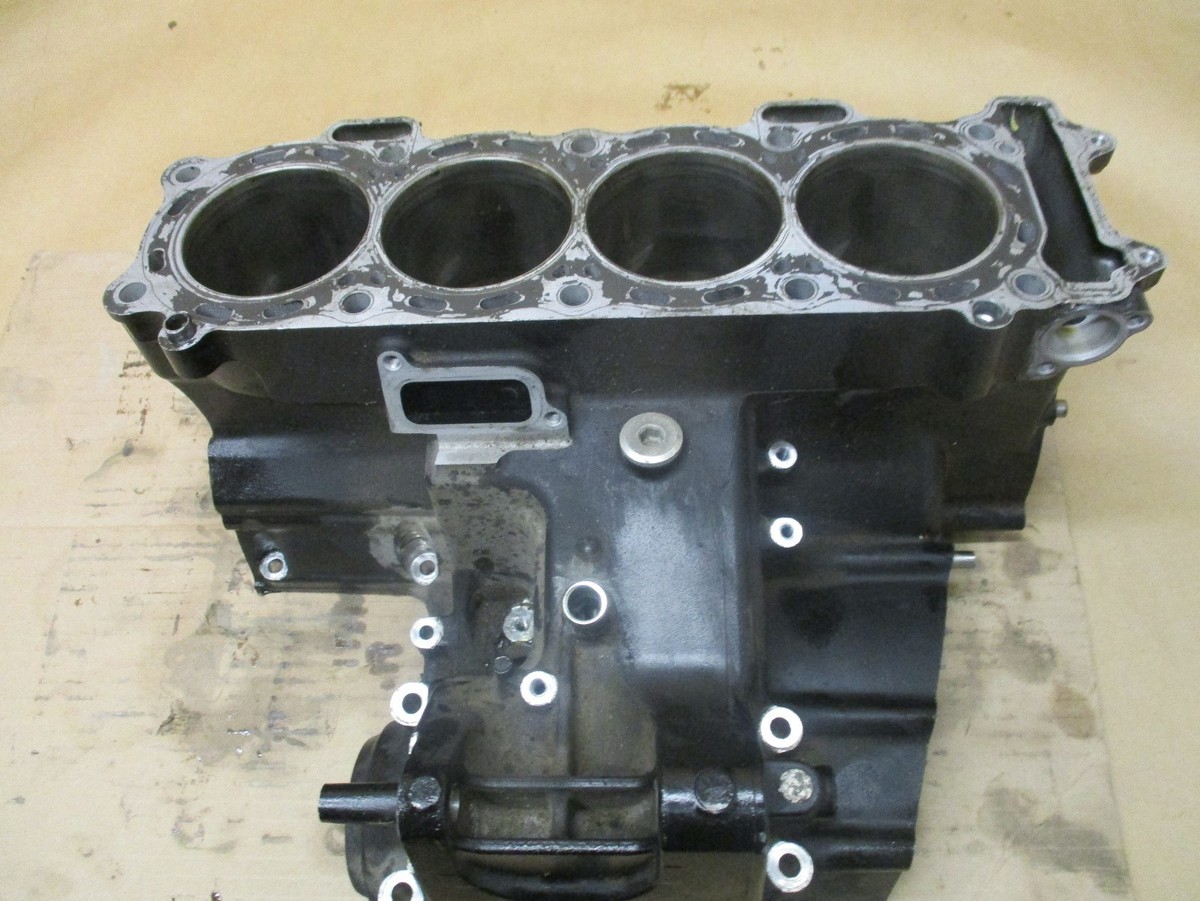 2006-2007 Kawasaki ZX10 top engine case, motor case cylinders