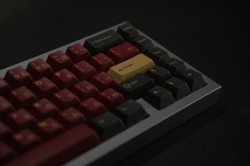 Custom 65% Mechanical Keyboard (Japanese Keycaps, Poppy and Creamy) READ DESC! - Picture 6 of 22