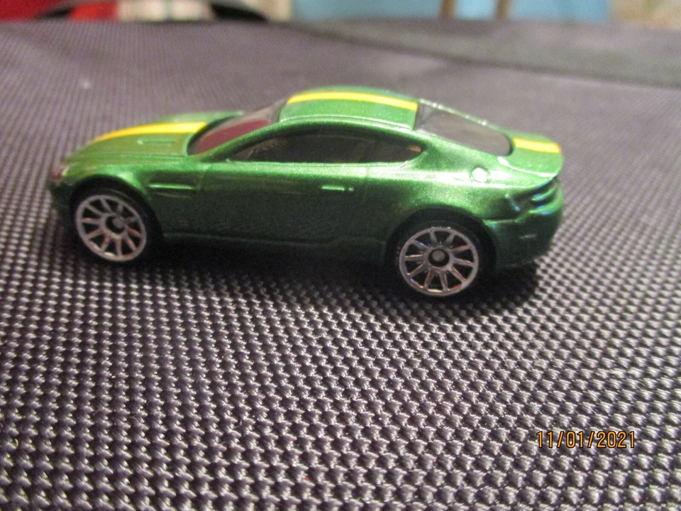 HOT WHEELS 2021 Exotics ASTON MARTIN V8 VANTAGE No Packaging — 第 2/4 张图片