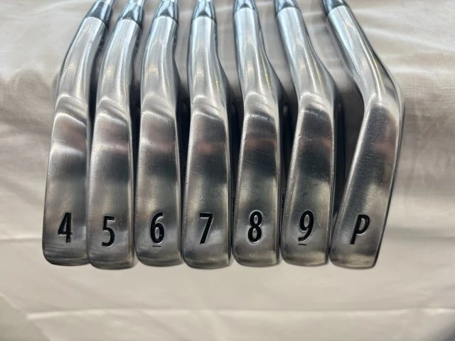 Juego de plancha Titleist CB 712 7 piezas 4-Pw Flex rígido dinámico dorado S200 para diestros Foto 2 de 4