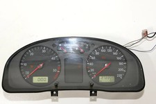 VW Passat 3B Tacho Tachometer Kombiinstrument 272.000km 3b1919880c Diesel TDI