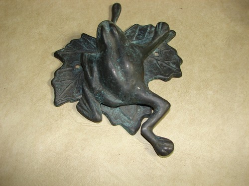 Vintage SPI (San Pacific Int) Brass Frog On Leaf Door Knocker- Green Patina -#32