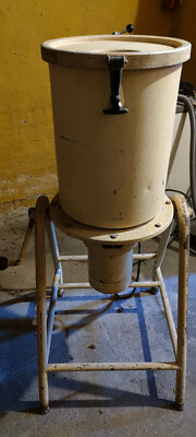 Mixer xxl von Bauknecht, 2,2Khw Motor und  90L Fasungsvermögen.