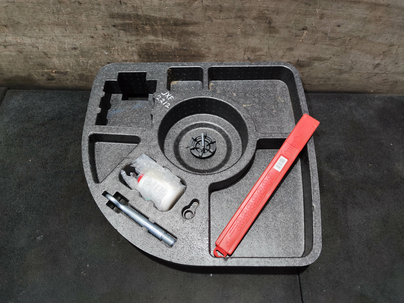 KIT DE HERRAMIENTAS DE ALMACENAMIENTO DE POZO DE RUEDA DE REPUESTO JAGUAR XF PORTADOR DE ESPUMA