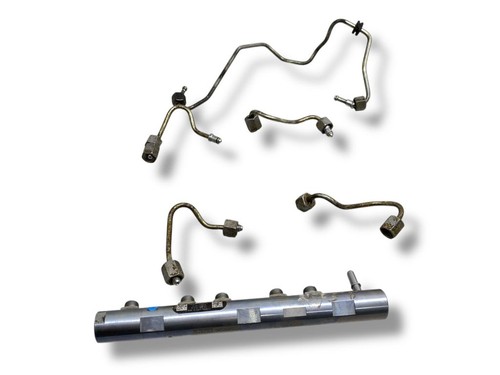 Toyota Avensis T270 Kraftstoffverteiler Einspritzleiste Verteilerrohr MDV95500