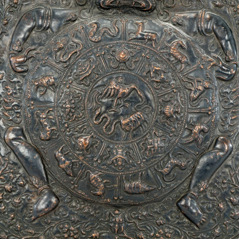 Antiguo Zodiaco Tibetano Repousse Panel de Cobre Mandala Deidad Demoníaca Siglo XIX Foto 4 de 4