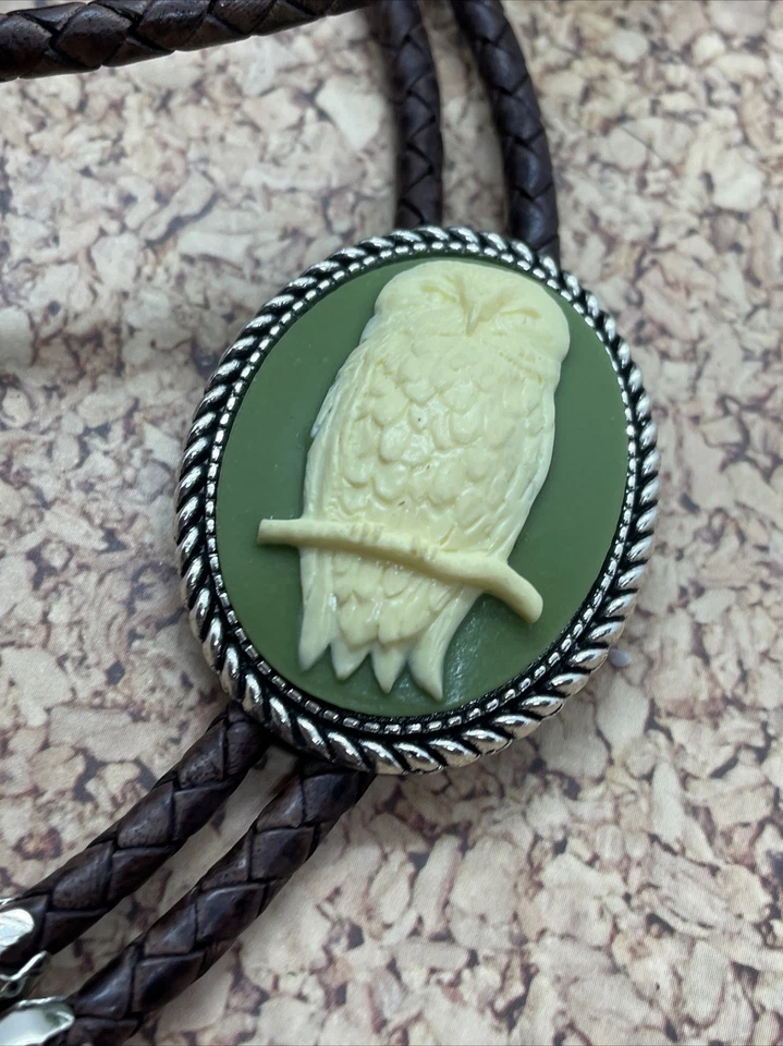 Día de San Patricio BÚHO VERDE Irlandés Celta Boda Bolo Corbata Nudo Celta Cuero Foto 2 de 4