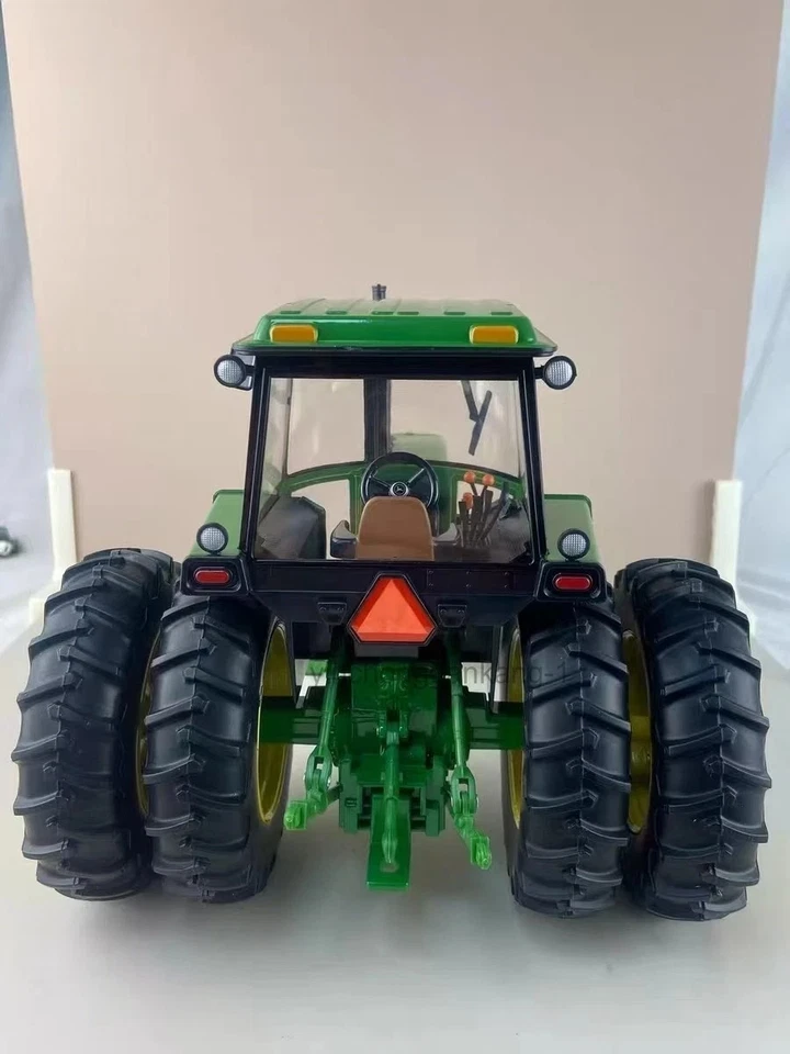 ERTL1:16 JOHN DEERE 4440 Tractor Alloy Agricultural Vehicle Model - Image 2 of 4