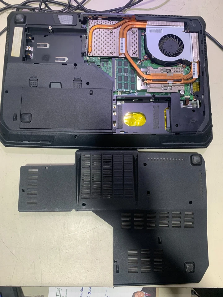 CYBERPOWER MS-1763 FANGBOOK GAMING LAPTOP GEFORCE GTX 780M 16GB RAM - NO HDD OS - Image 4 of 4