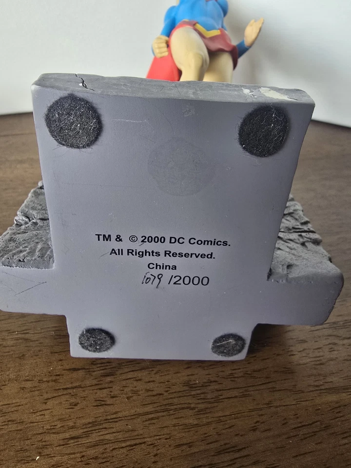 SUPERGIRL - Estatua limitada #1079/2000 10,25"" porcelana fundida en frío por DC Direct Foto 4 de 4