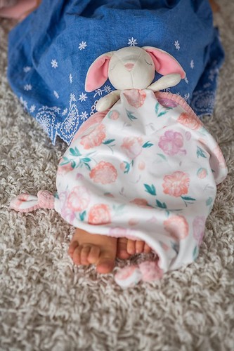 Little Knottie Lovey Blanket, 10 x 10-Inches, Bunny - Picture 4 of 6