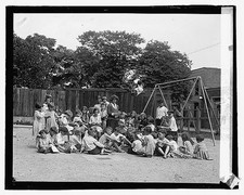 Foto: campo da gioco Fair Bros., 1922, bambini che giocano