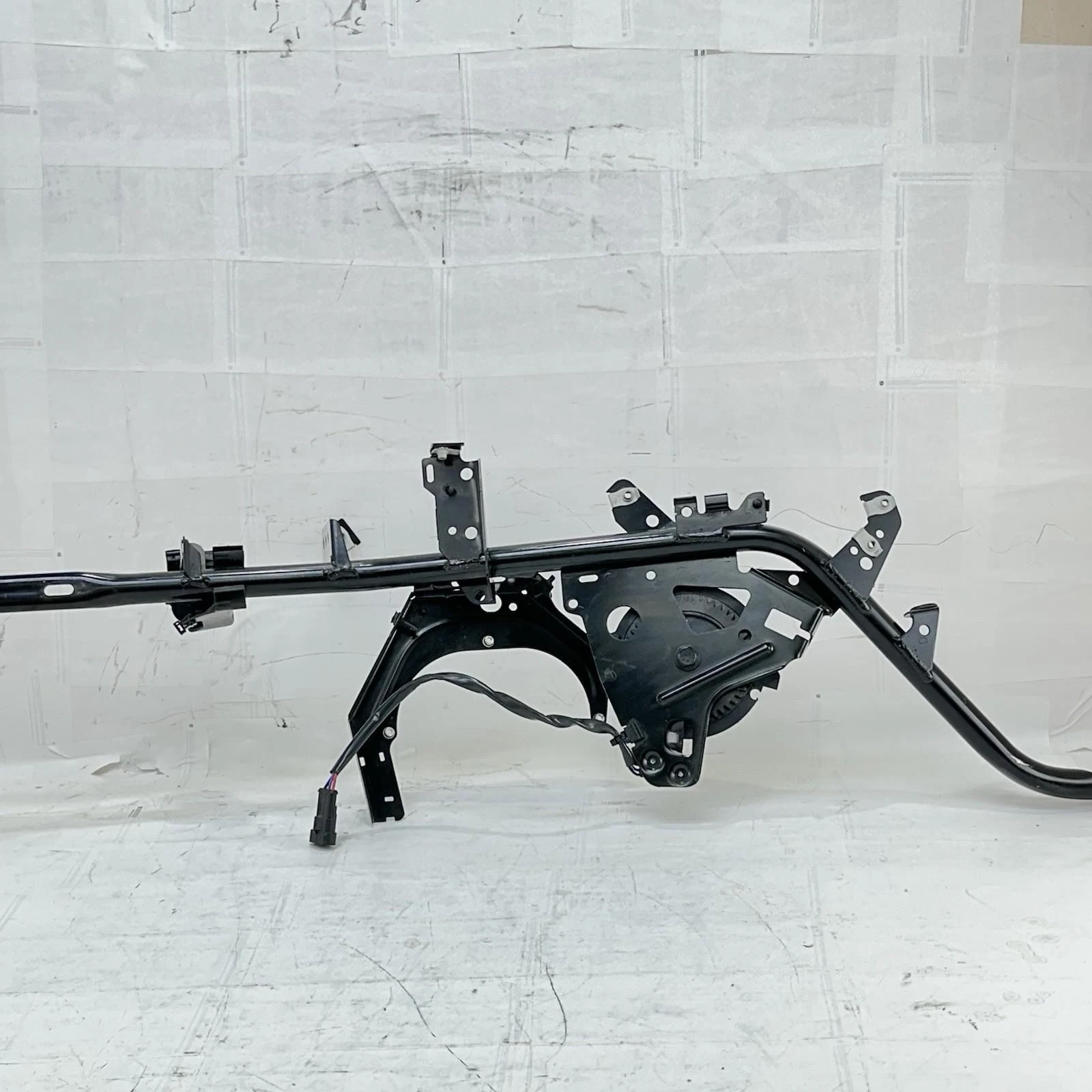 2016 CAN-AM SPYDER RT RIGHT SIDE BRACKET FRAME SUPPORT ASSY BLACK STOCK