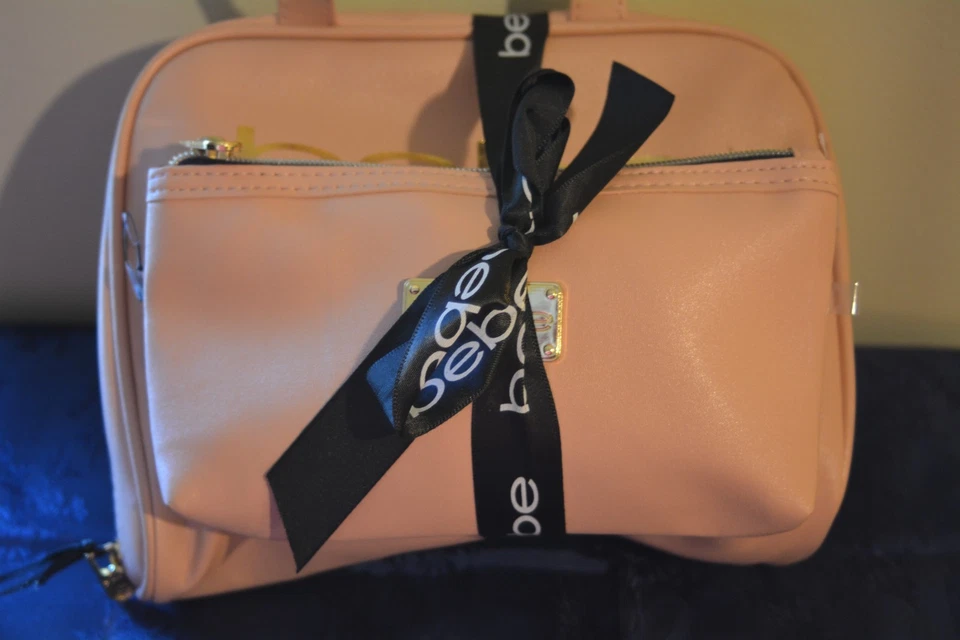 💖Nuevo con etiquetas BeBe Juego de 2 bolsas y bolsas de cosméticos - Organizador de maquillaje de cuero sintético rosa👩 Foto 3 de 4