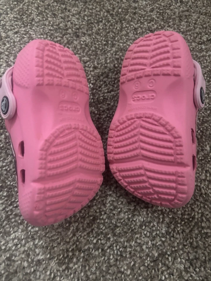 Sapatos infantis femininos rosa Disney Princess Crocs tamanho C6 - Imagem 4 de 4