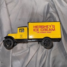 Ertl 1931 Hawkeye Motor Truck Bank 1/34 Hersey Ice Cream Bank